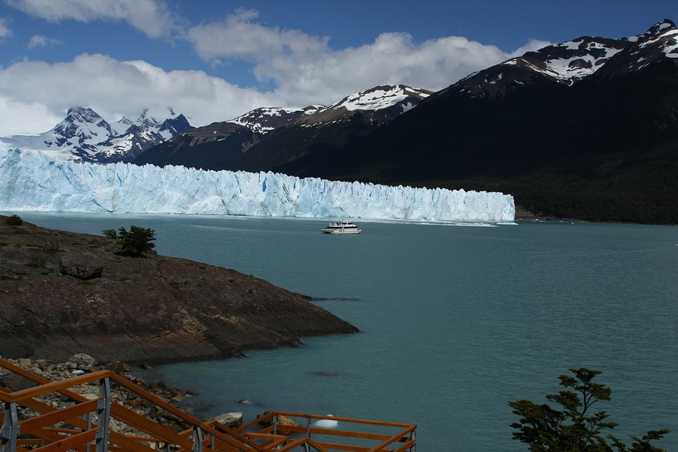 Glacier ice ice wall