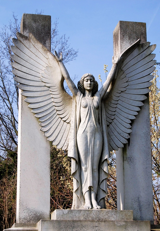 Sculpture monument female