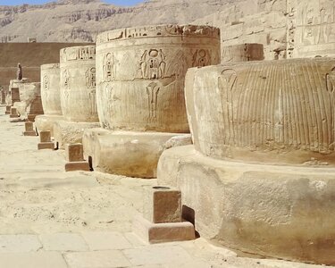 Medinet-habu columns astragales