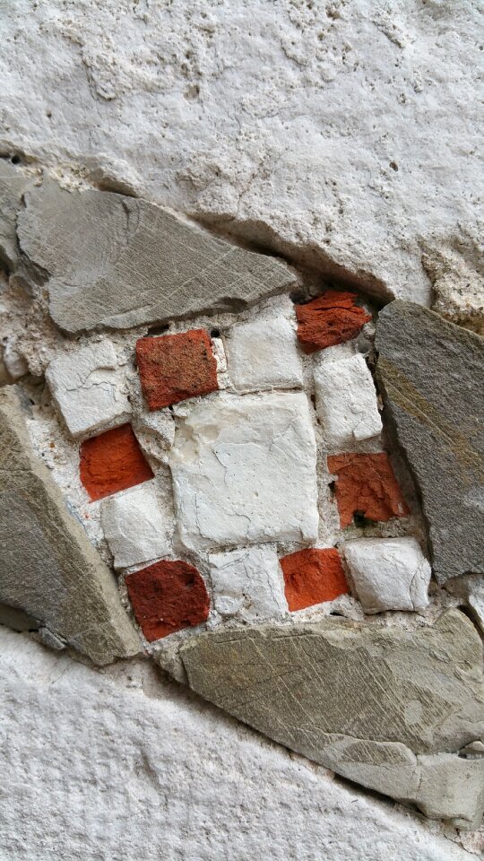 Old rock cube