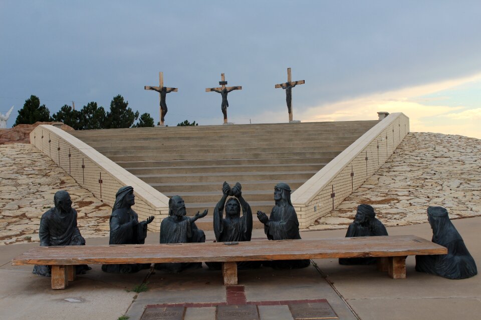 Travel grave tourism