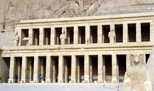 Hatshepsut temple statue