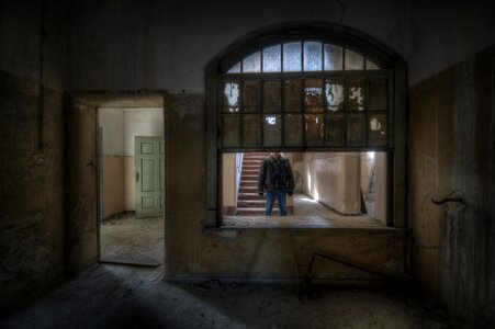 Entrance abandoned