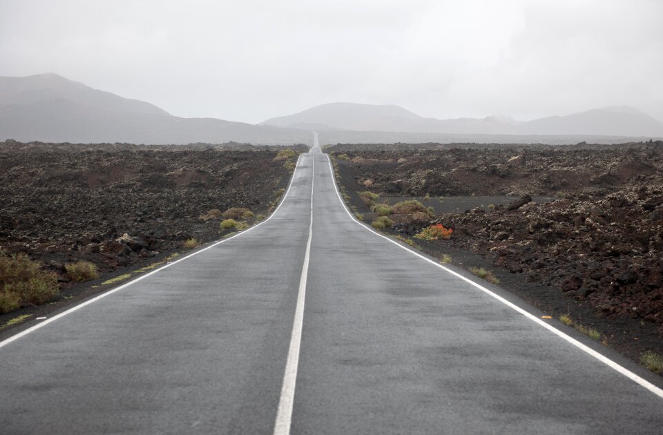 Travel empty vanishing point photo