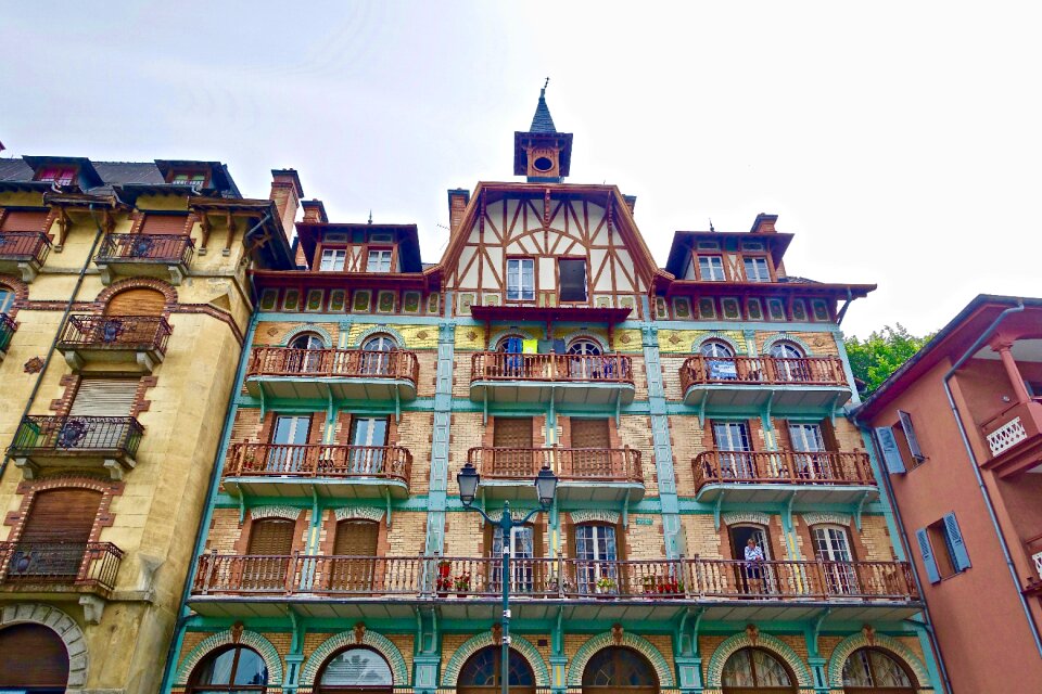 Retro building