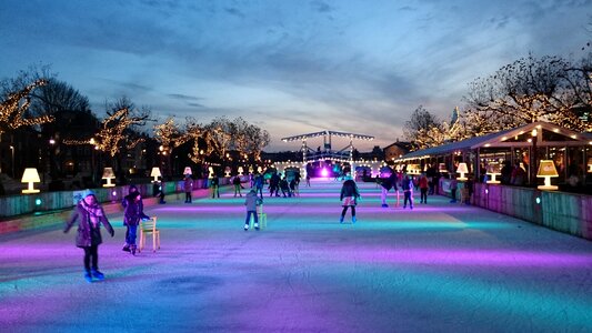 Horizontal skating skater photo