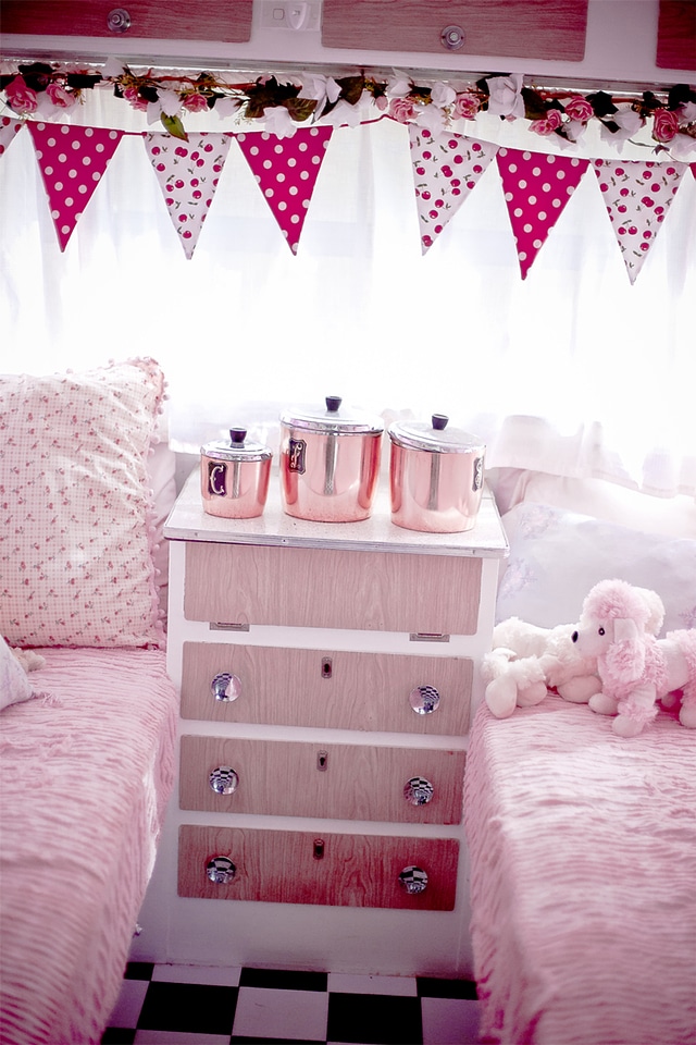 Sleeping bedroom beds