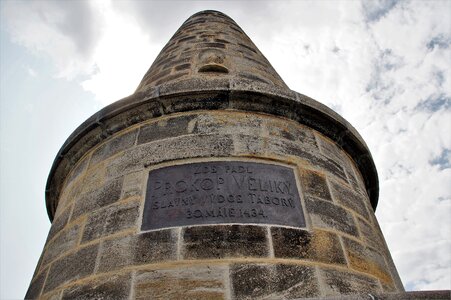 Cairn war history
