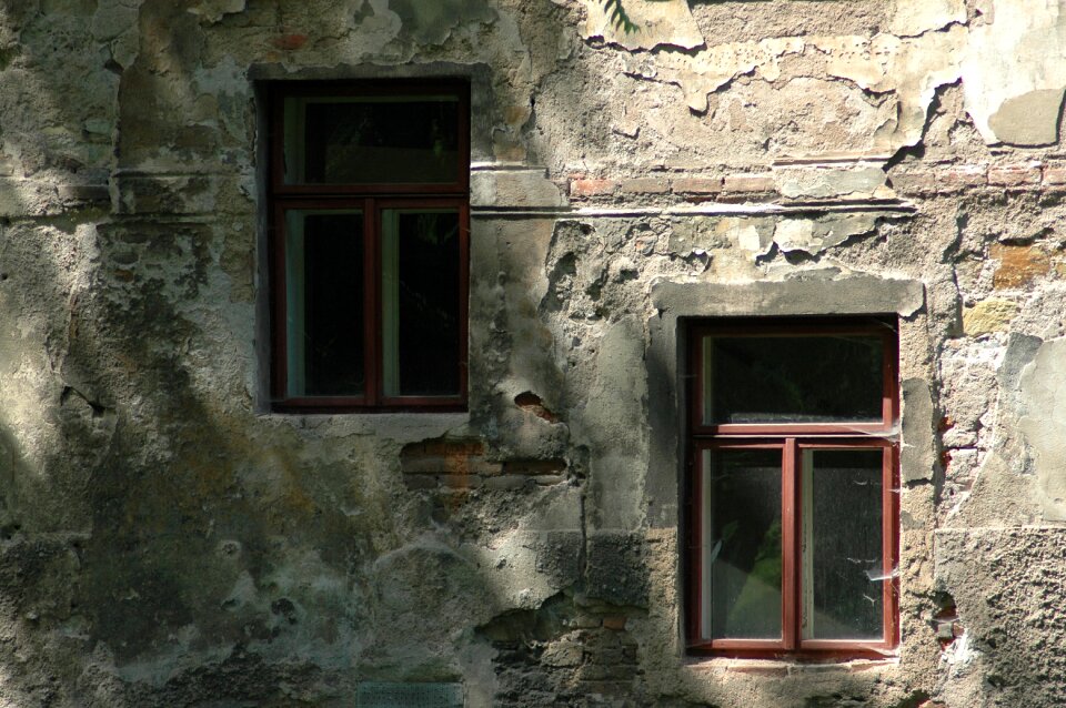 House basket case window