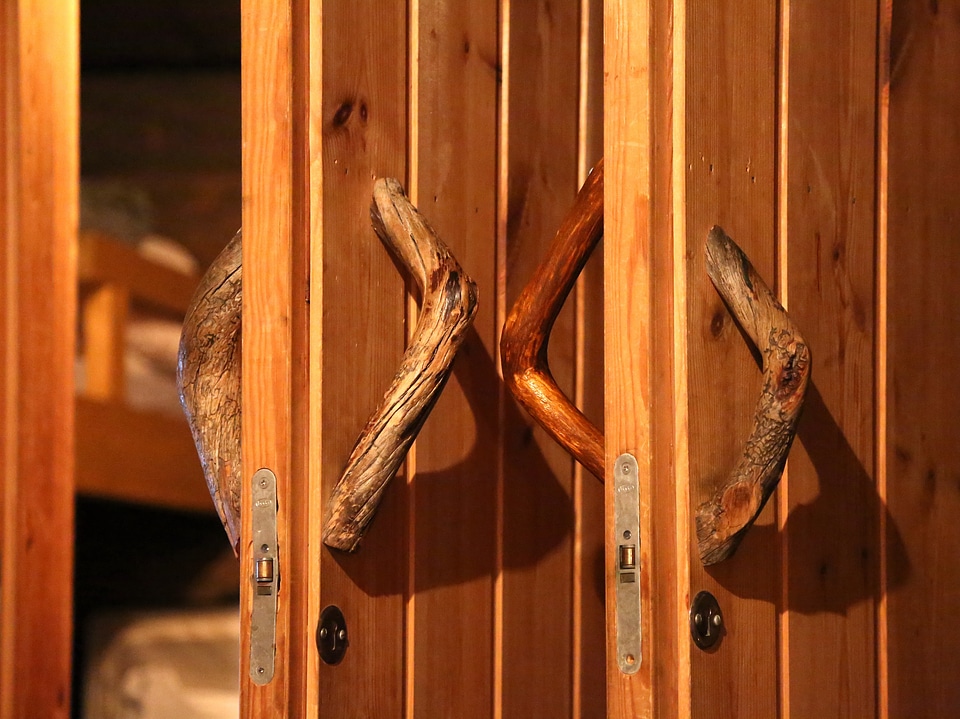 The handle of the sauna dressing room