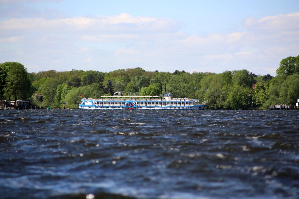 Travel lake horizontal