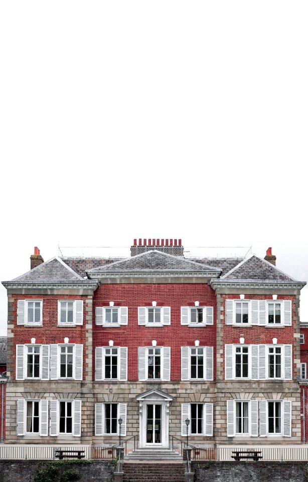 Old facade family
