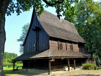 Wood house tree