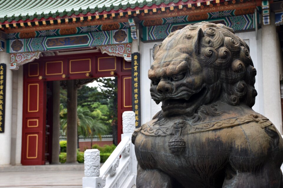 Statue lion religion