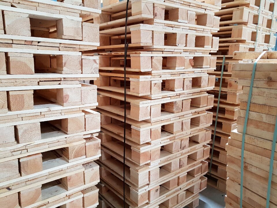 Warehouse pallet transport