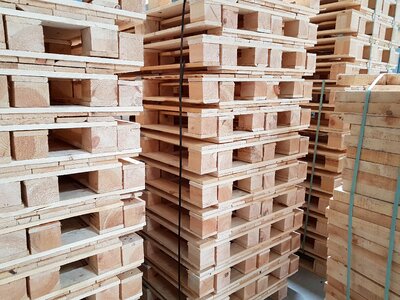 Warehouse pallet transport