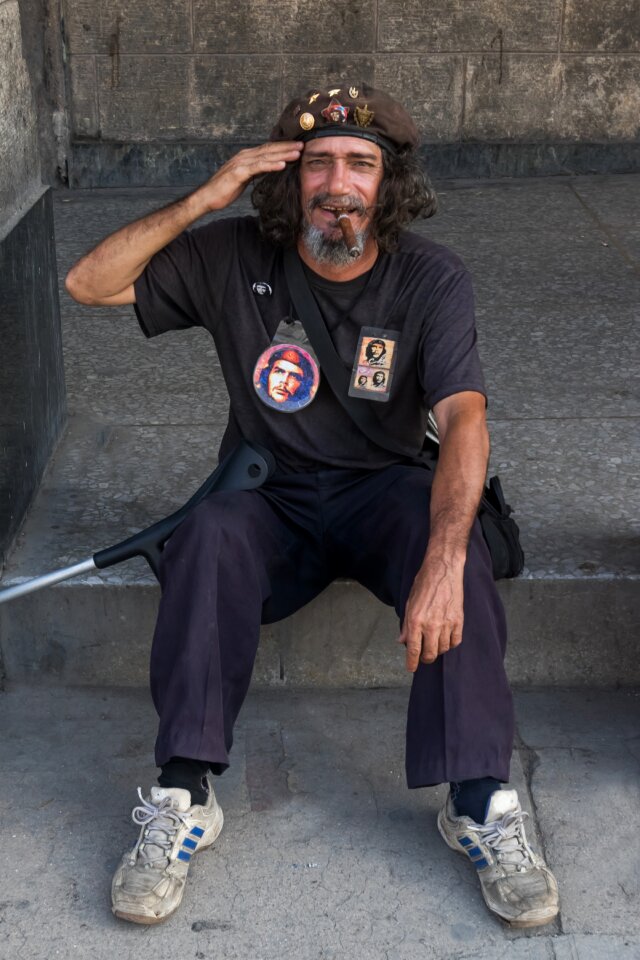 Che guevara hombre saludando