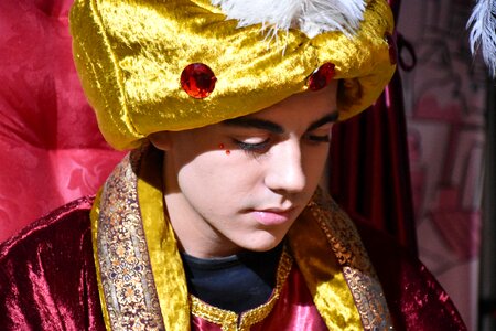 Royal postman magi disguise