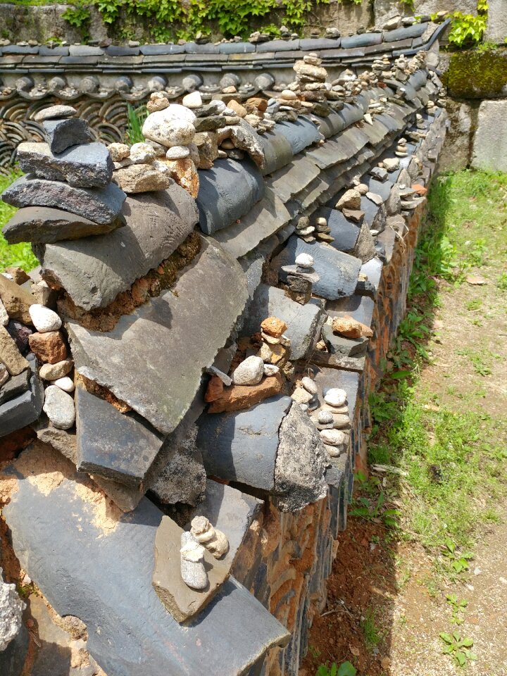 Nature damme stone wall