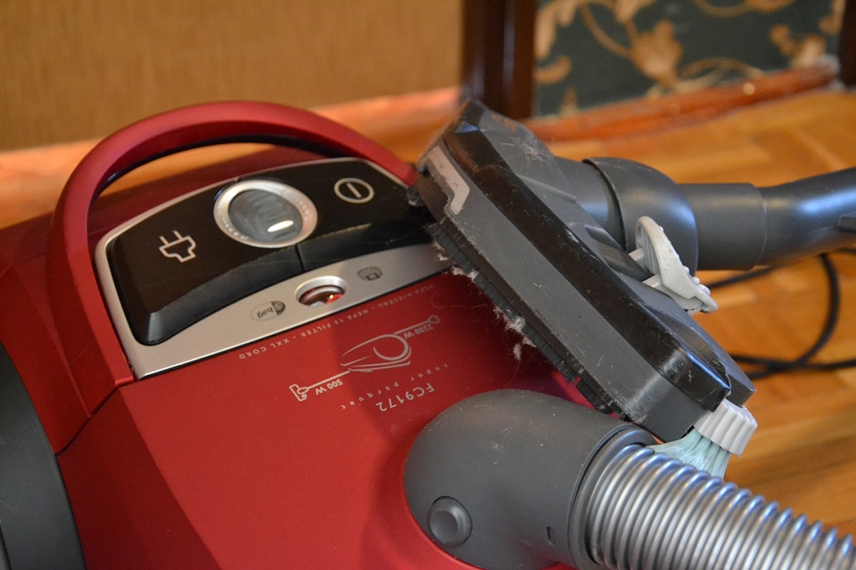 Cleanup vacuum cleaner vacuuming