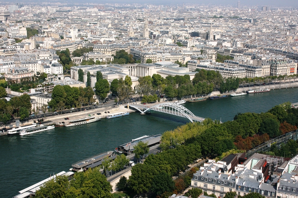 Paris seine river sanchez