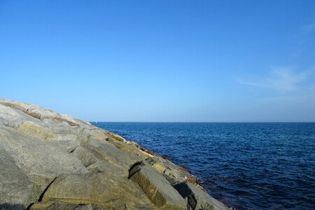 Sea rock horizon photo