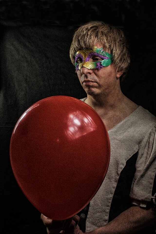 Red balloon emotion