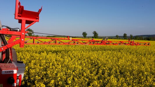 Tractor nature oilseed rape