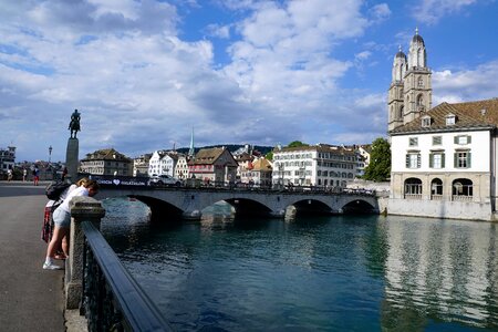 River water sechseläutenplatz