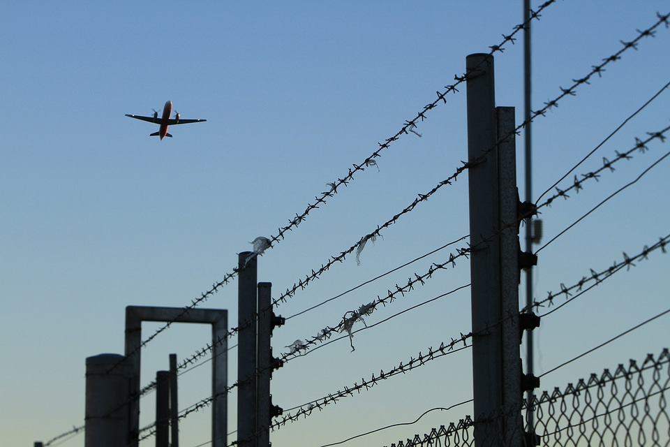 Passenger aircraft auckland fence line
