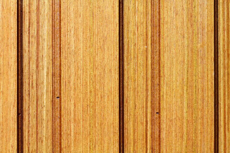 A straight line pattern hardwood