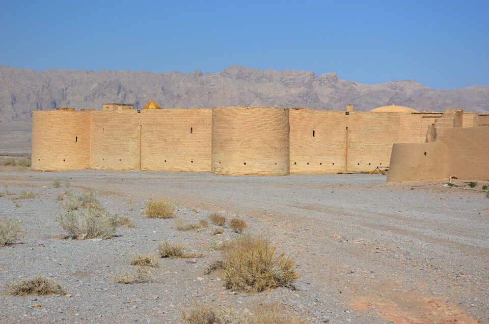 Desert caravanserai heiss