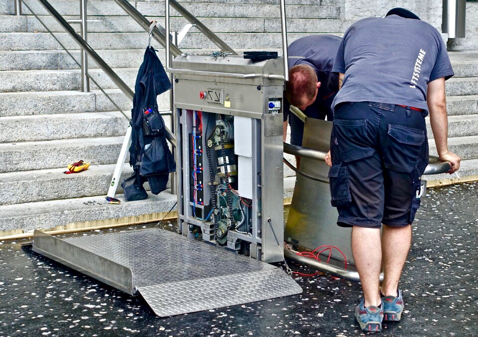 Service technician mechanical