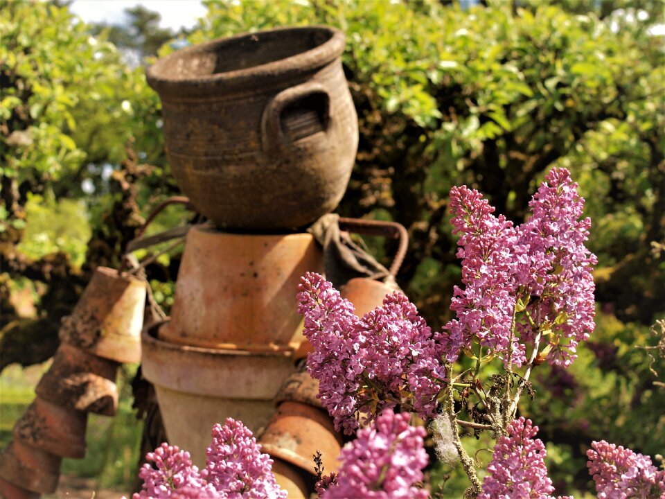 Flower pot sculpture