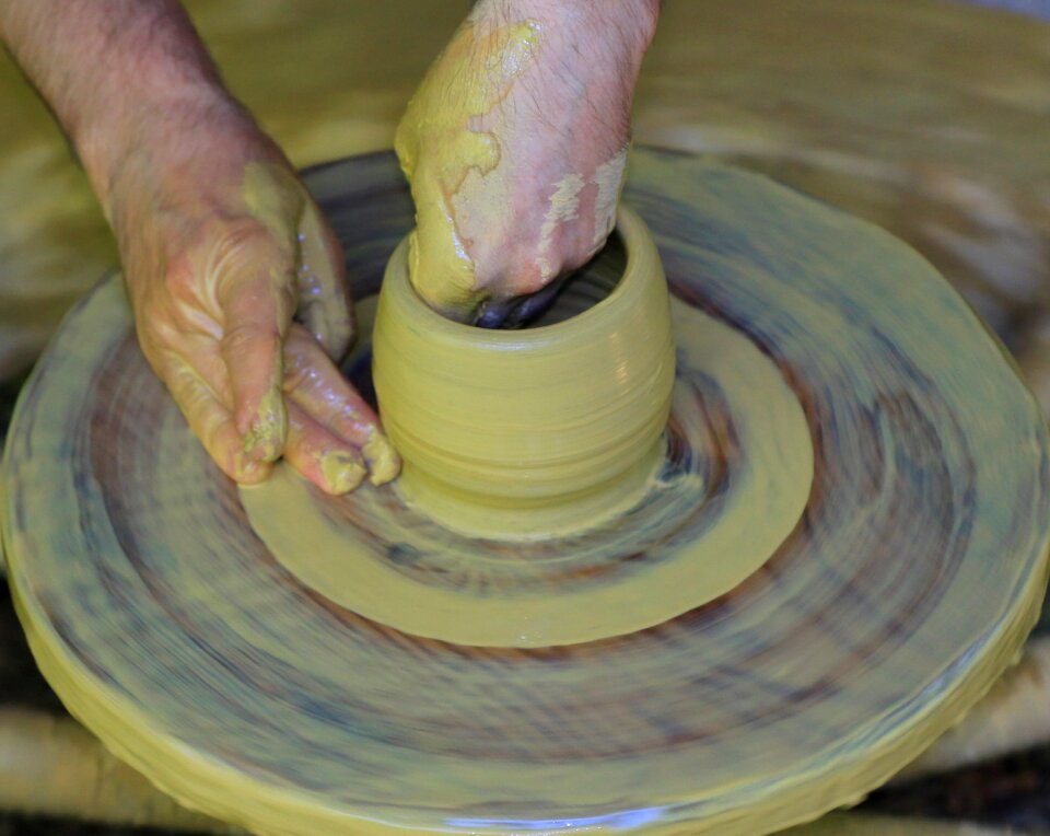Sound pottery hand labor