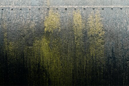 Weathered auburn detail