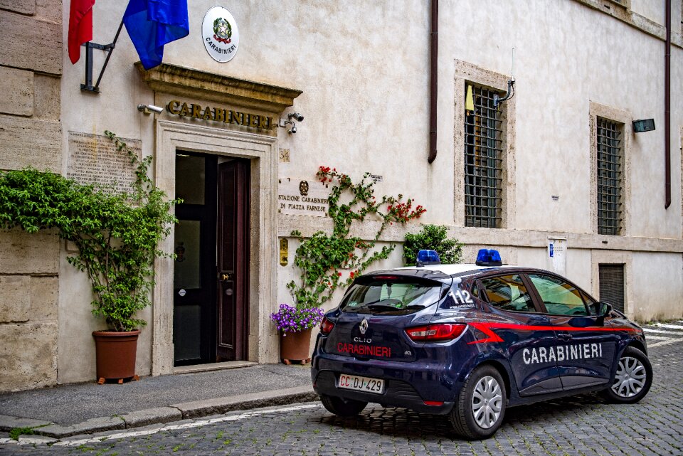Car flashing light italian