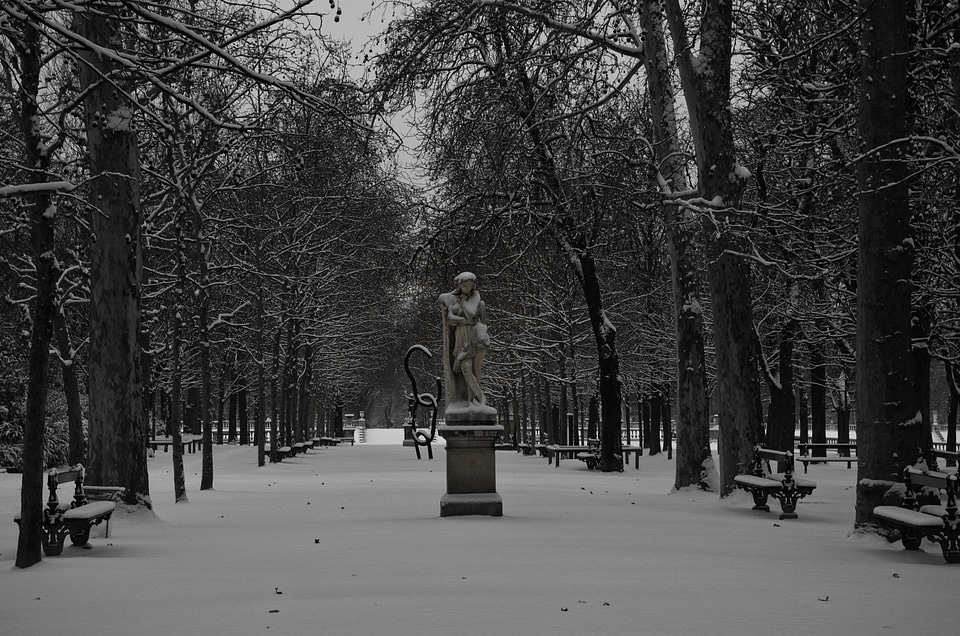 Monument sculpture trees