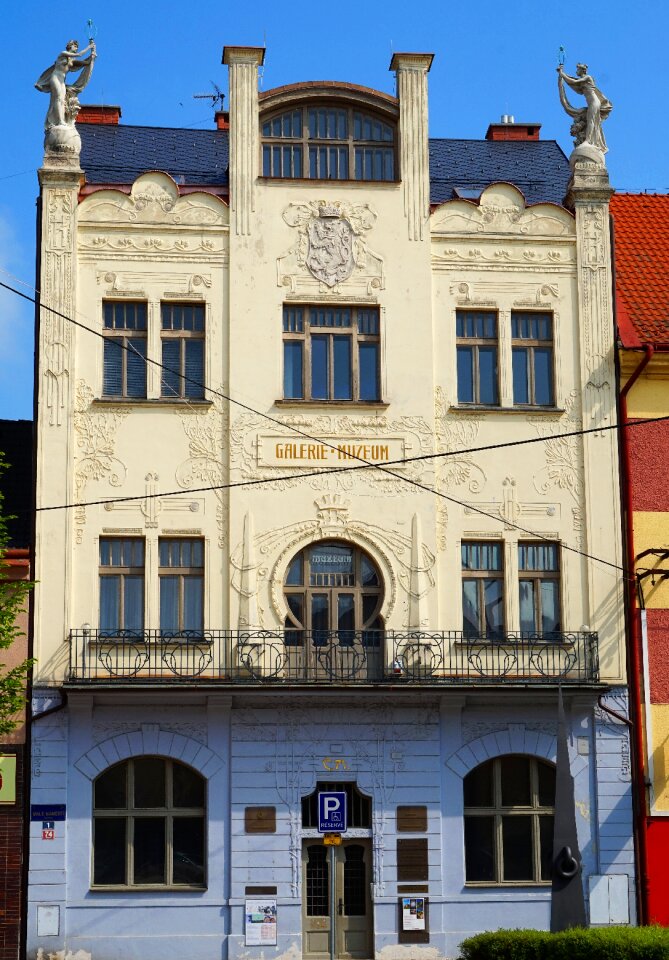 Museum gallery town