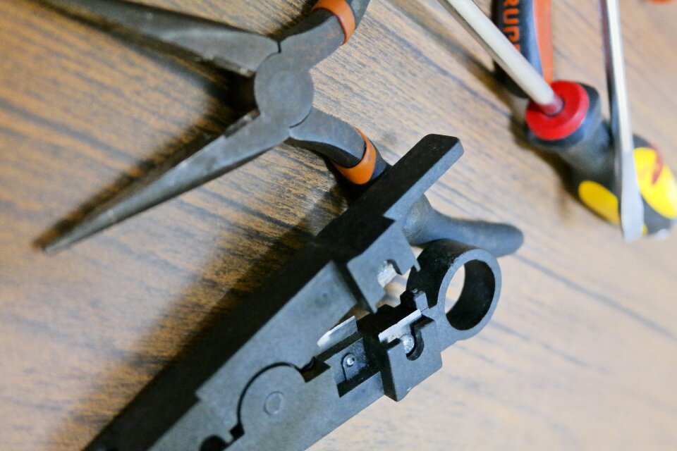 Screwdriver tweezers network