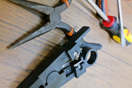 Screwdriver tweezers network