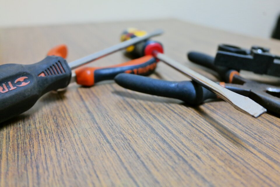 Screwdriver tweezers network