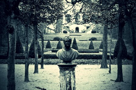 Statue garden monument