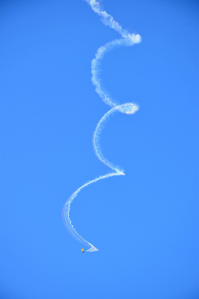 Blue parachute lockscreen wallpaper
