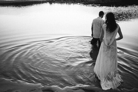 Romantic boyfriends sand