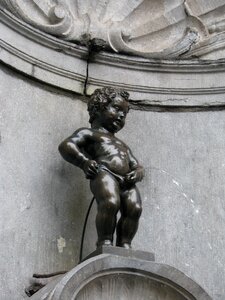 Brussels belgium siusiający boy
