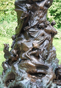 Statue bronze kensington gardens