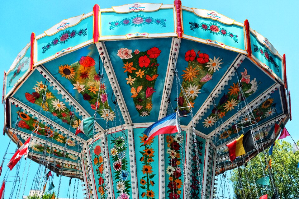 Folk festival rides ferris wheel