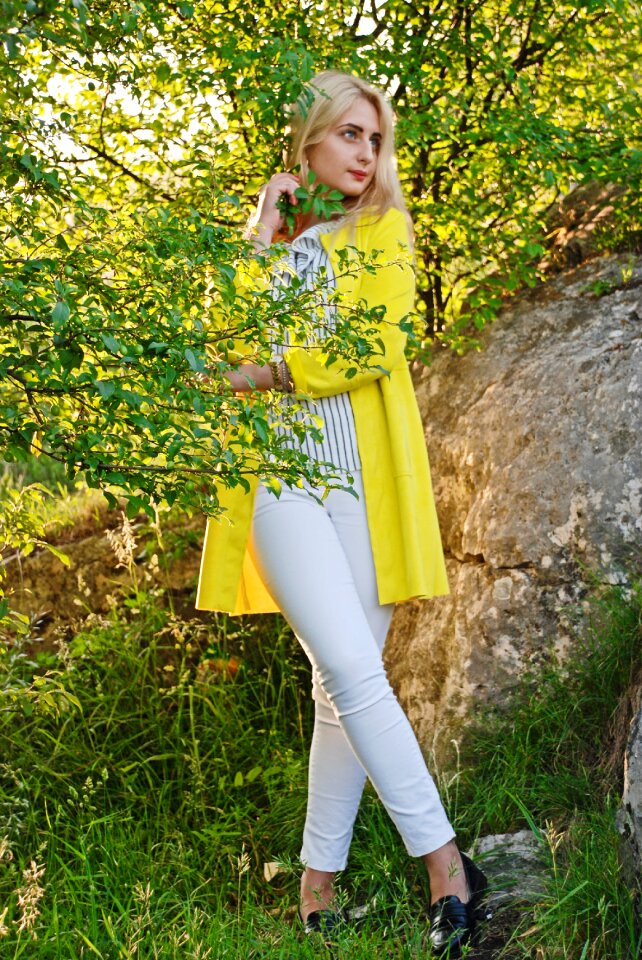 Stroll fashion portrait