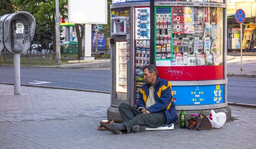 Tramp tray street photo